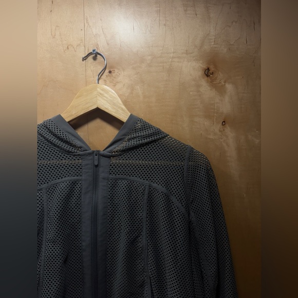 Lululemon Relaxed Fit Mesh Jacket - Picture 8 of 8